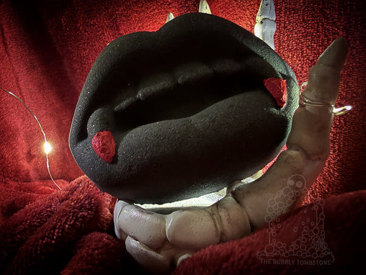 Sanguine Smile Vampire Bath Bomb🧛🏻‍♀️